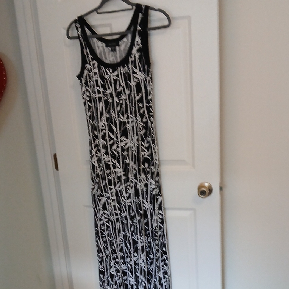 Black and White Sleeveless Maxi Dress